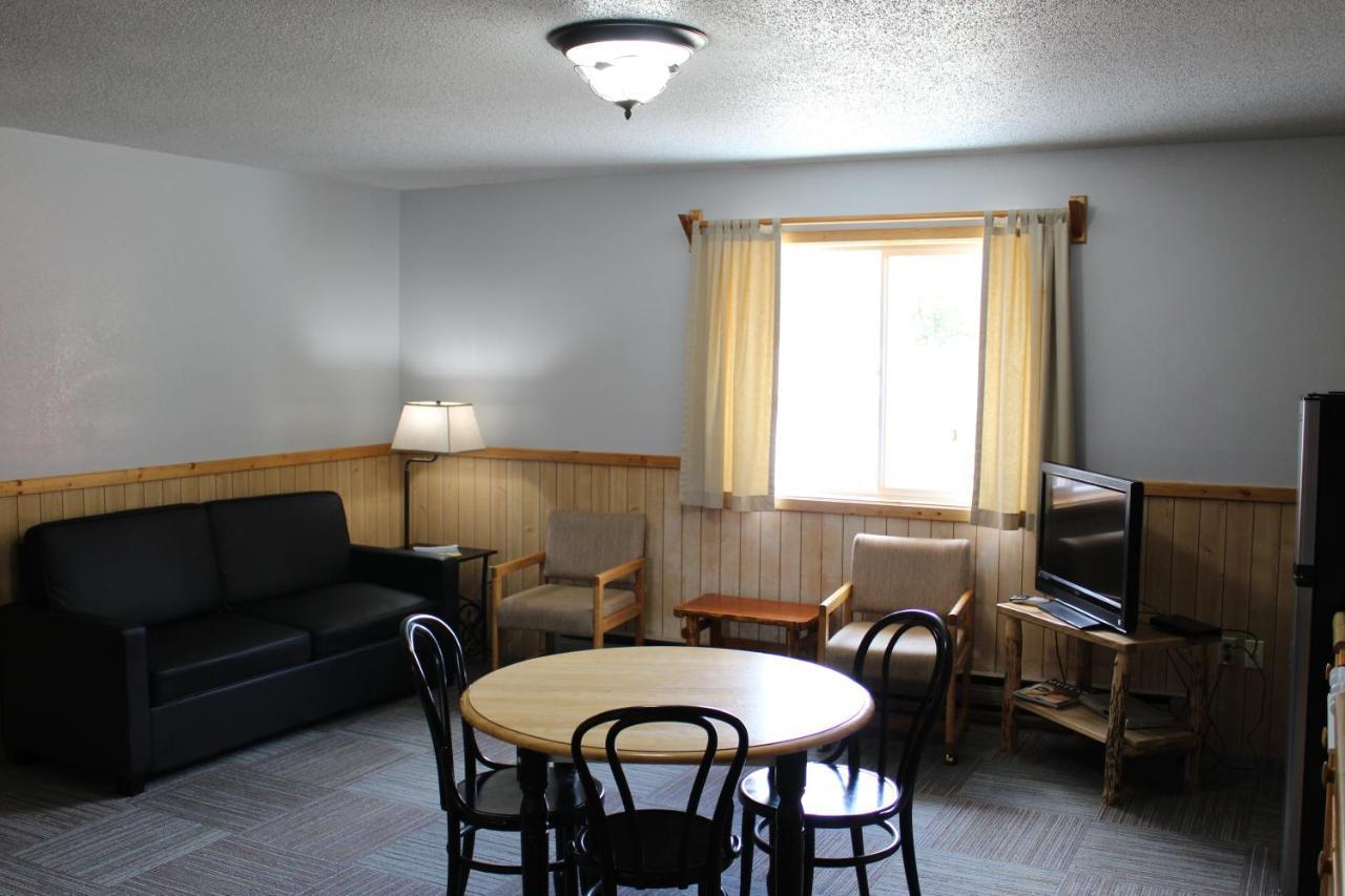 Alpine Motel Of Cooke City Exterior photo